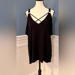 Rock & Republic. Cold shoulder T